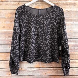 Wildfox Sweat Top Women’s Size Medium Leopard Print Long Sleeve NWT